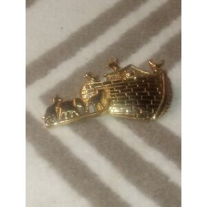 Noah's‎ Ark Gold Toned Vintage Broach Religious